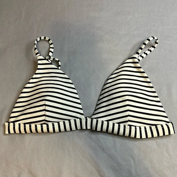 Hollister Swim Euc Hollister Striped Bikini Top Poshmark